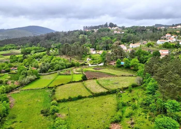 Casinha Rubiaes * 파레드스 드 코라